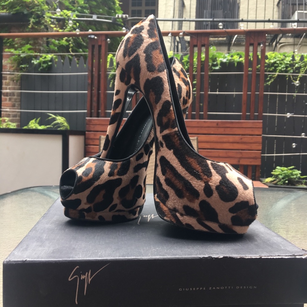 Giuseppe Zanotti leopard print peep toe pumps
